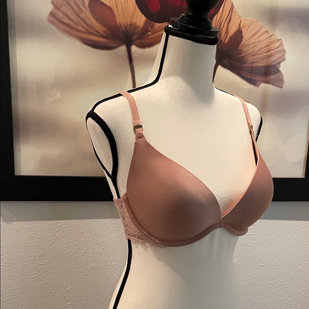 Victoria's Secret Satin Bra in Nude / Beige